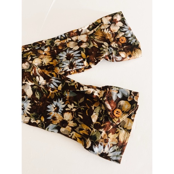 DOLCE & GABBANA J&ANS Floral Point
Collar Blouse - Picture 8 of 14